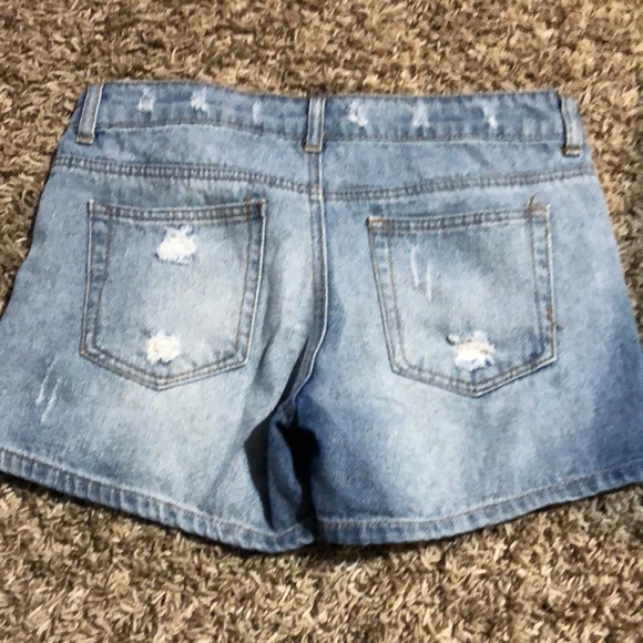 Shorts - Picture 2 of 3